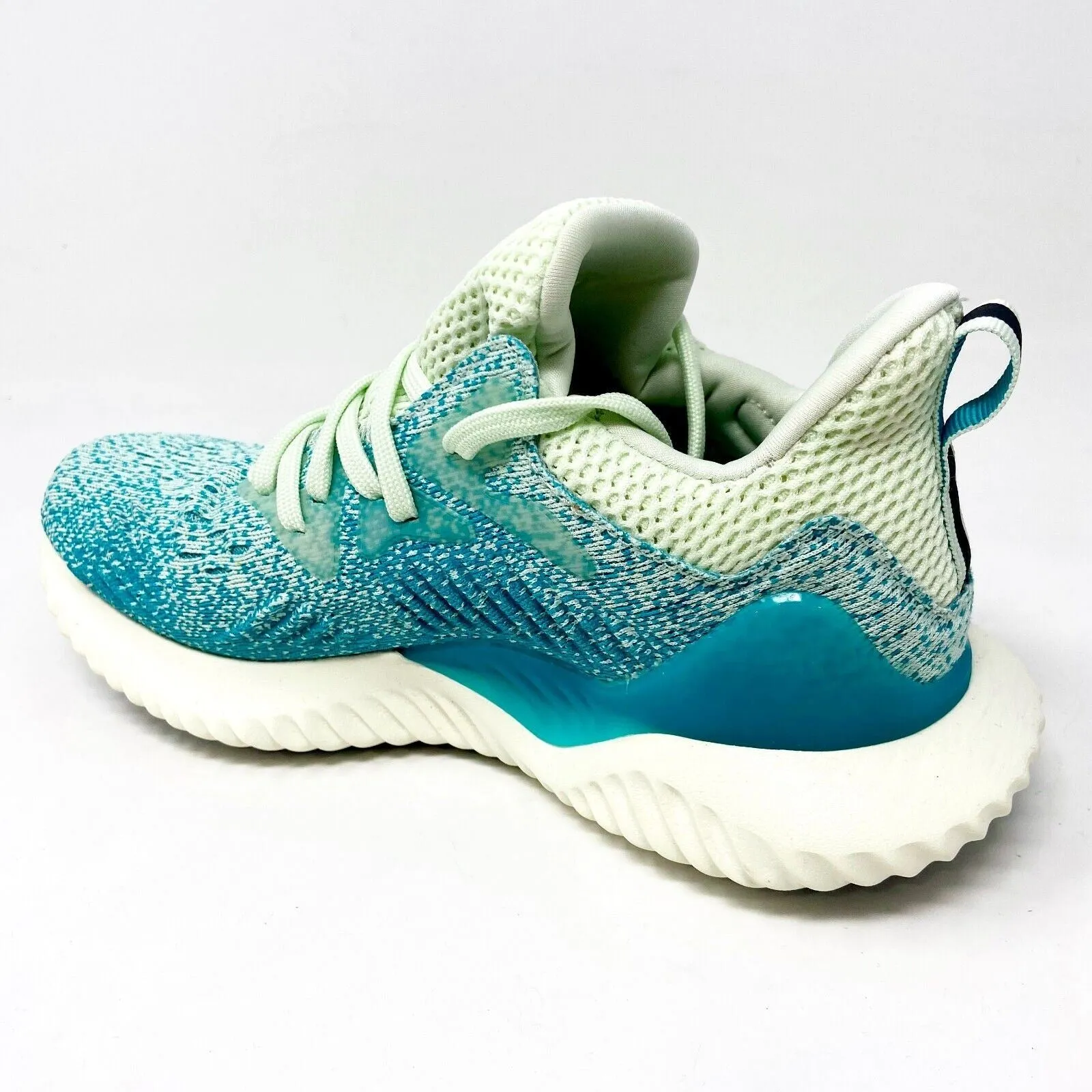 Vintage Running Shoes Adidas AlphaBounce Beyond Teal White Womens Size 5.5 Running Shoes CG5578