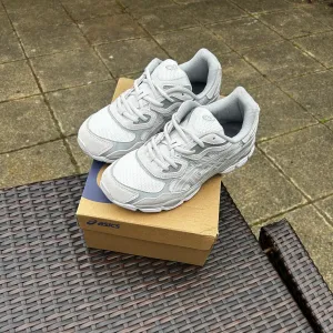 Asics 4e Width Shoes ASICS GEL-NYC Cream Cloud Grey