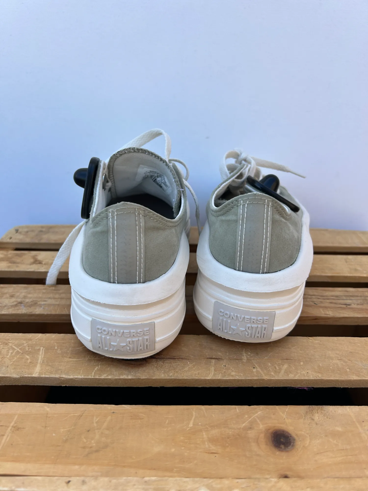 Converse Casual Shoes Womens 7.5 Nike Air Force 1 07 Se Premium Casual Shoes