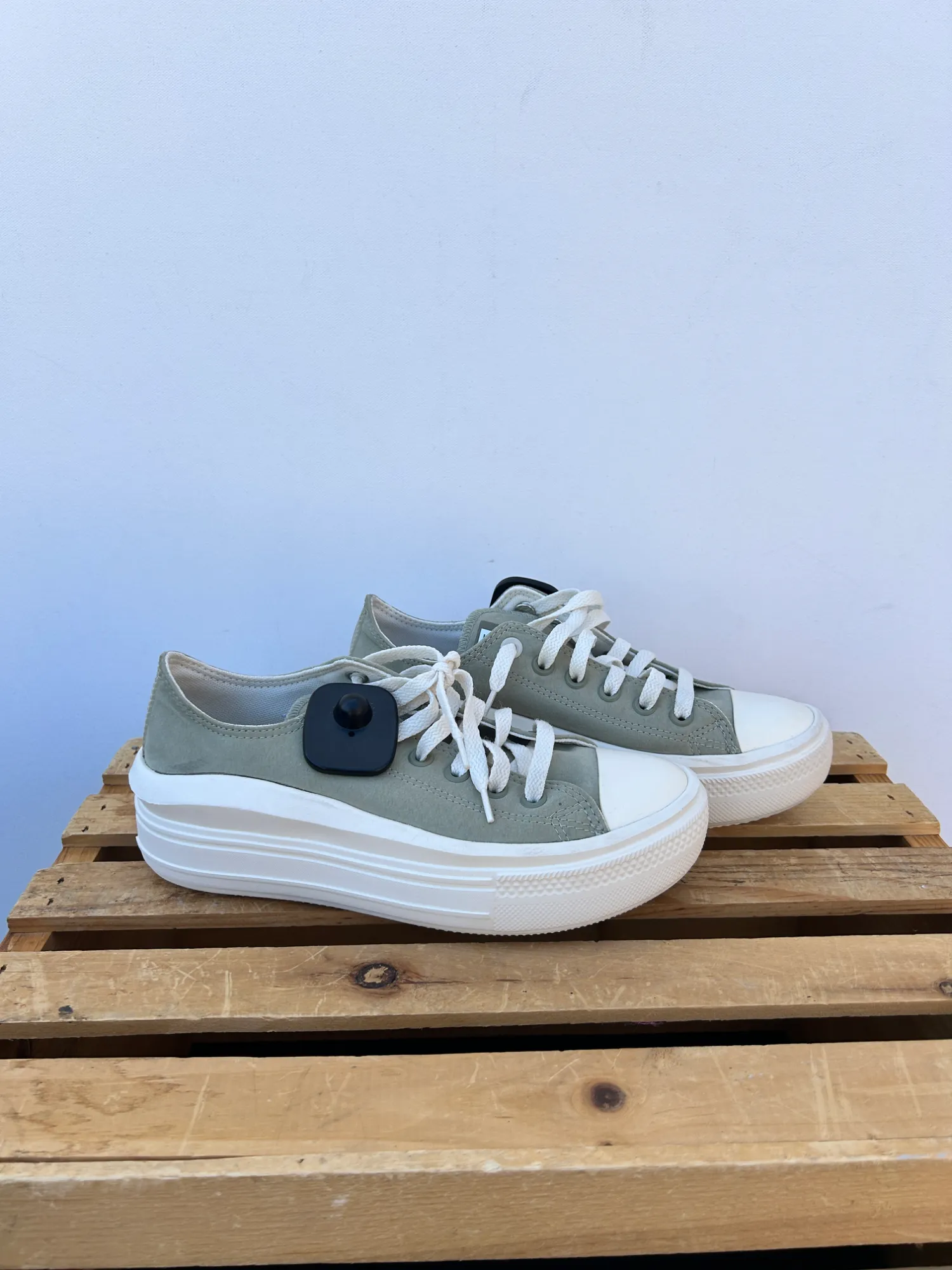 Converse Casual Shoes Womens 7.5 Celebrity Casual Shoes