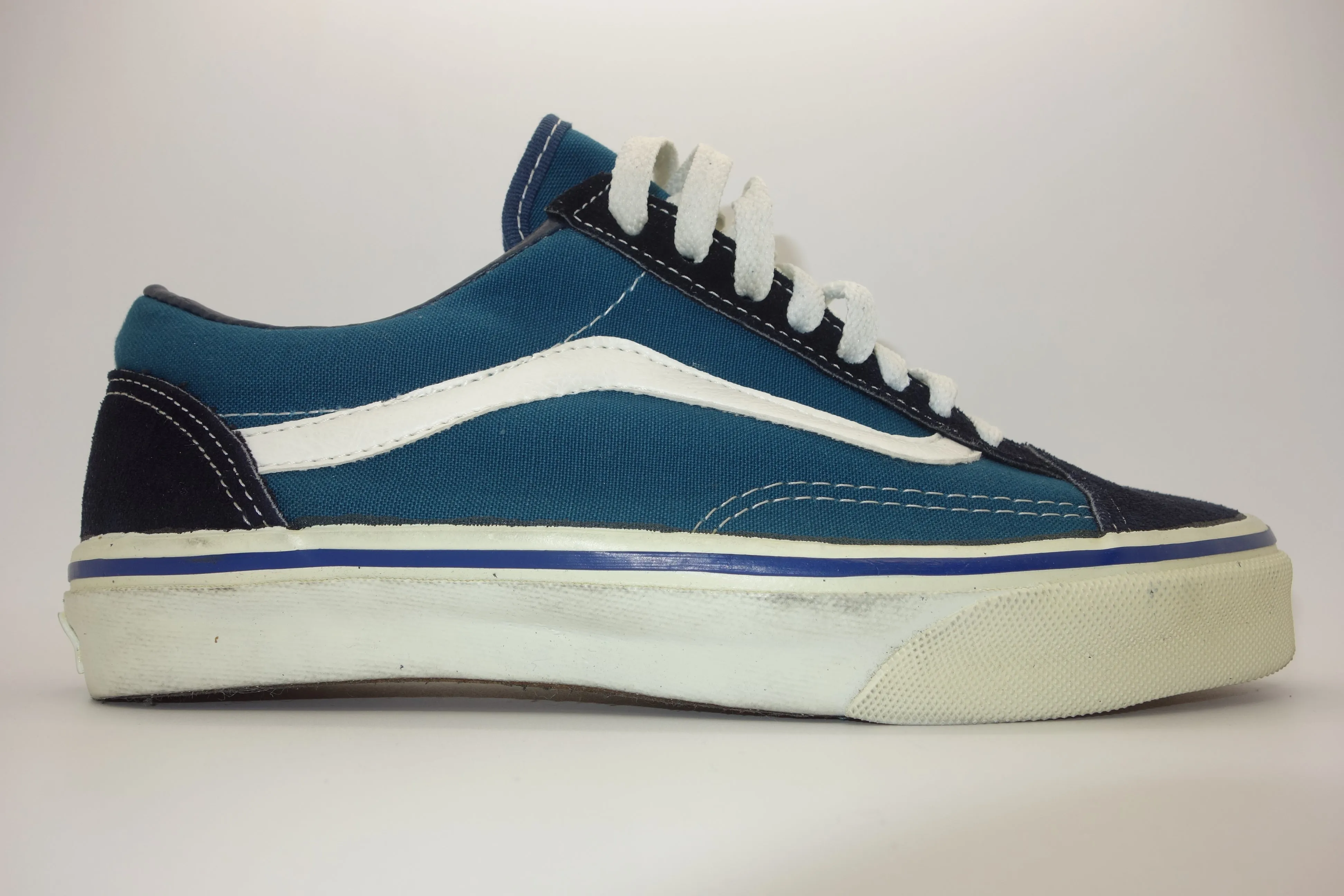 Size 11.5 Skate vintage van's style #36 ~ US8