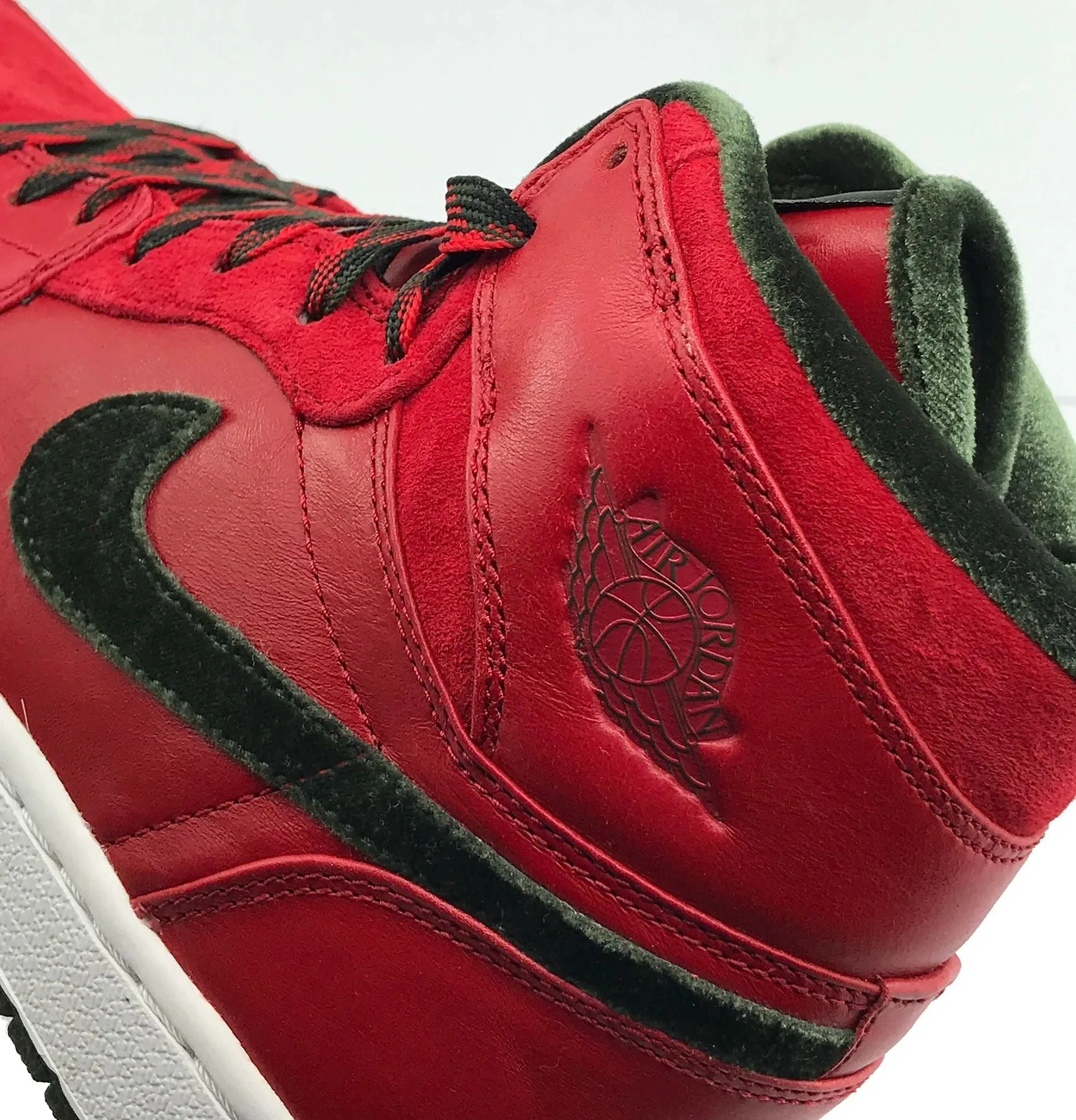 Nike Air Jordan 1 Retro Gucci Xmas Varsity Red Premier Size 9.5 Jordan Shoes Sneakers