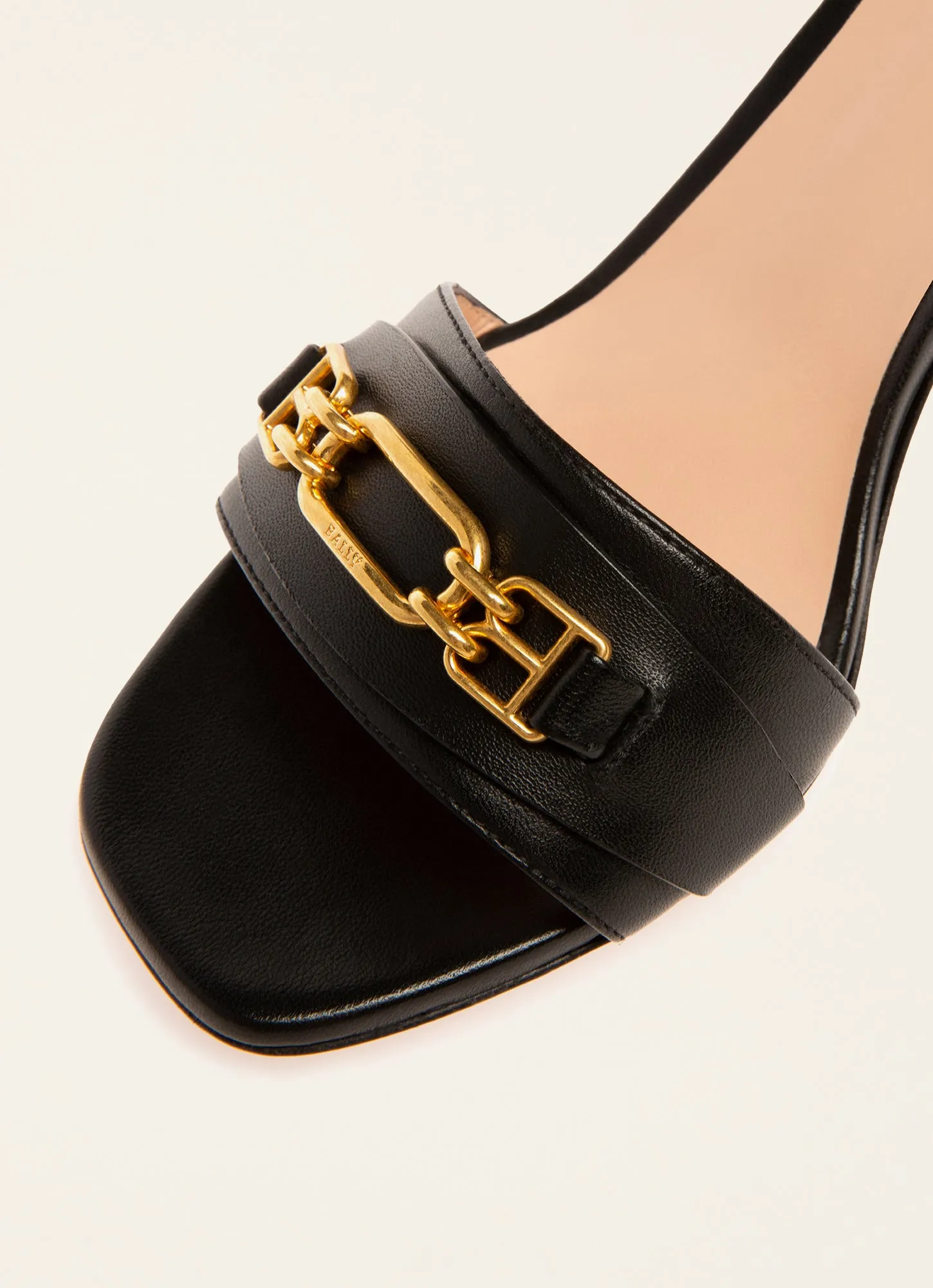 Dossy - Sandals Sandals Bahamas