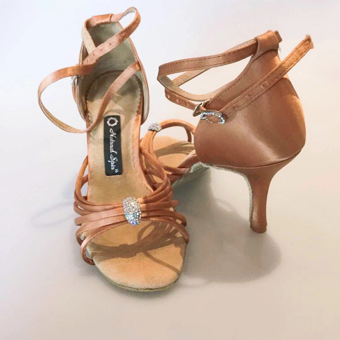 H1130-01_DrTan Trampling High Heels Porn