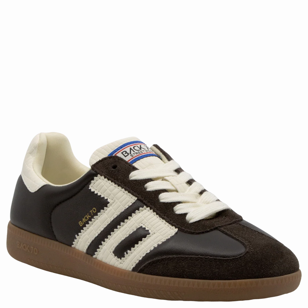 CLOUD NC COFFEE MILK SNEAKER Sabrina Carpenter In High Heels