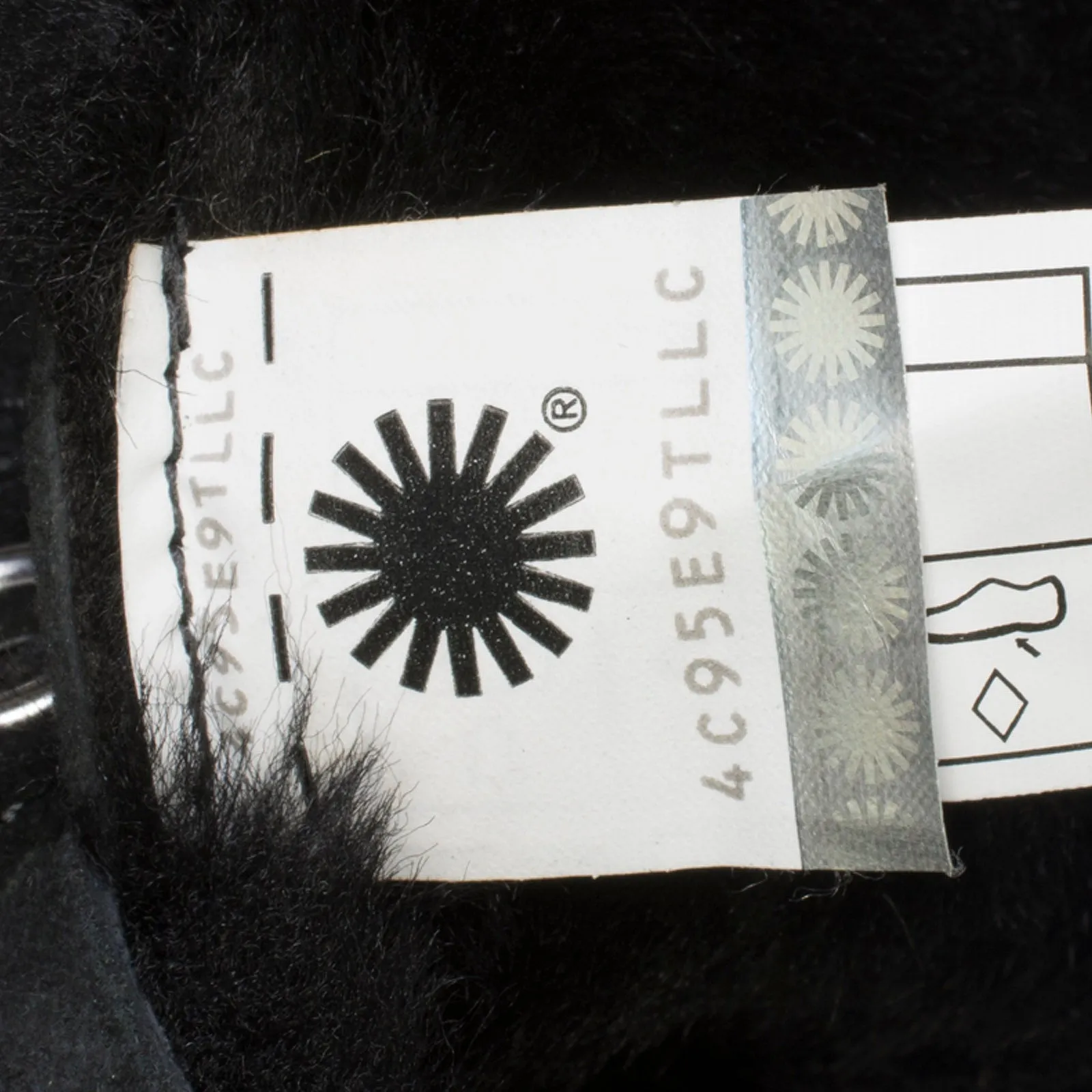 Insulated Walking Boots UGG Alisia Black Boots