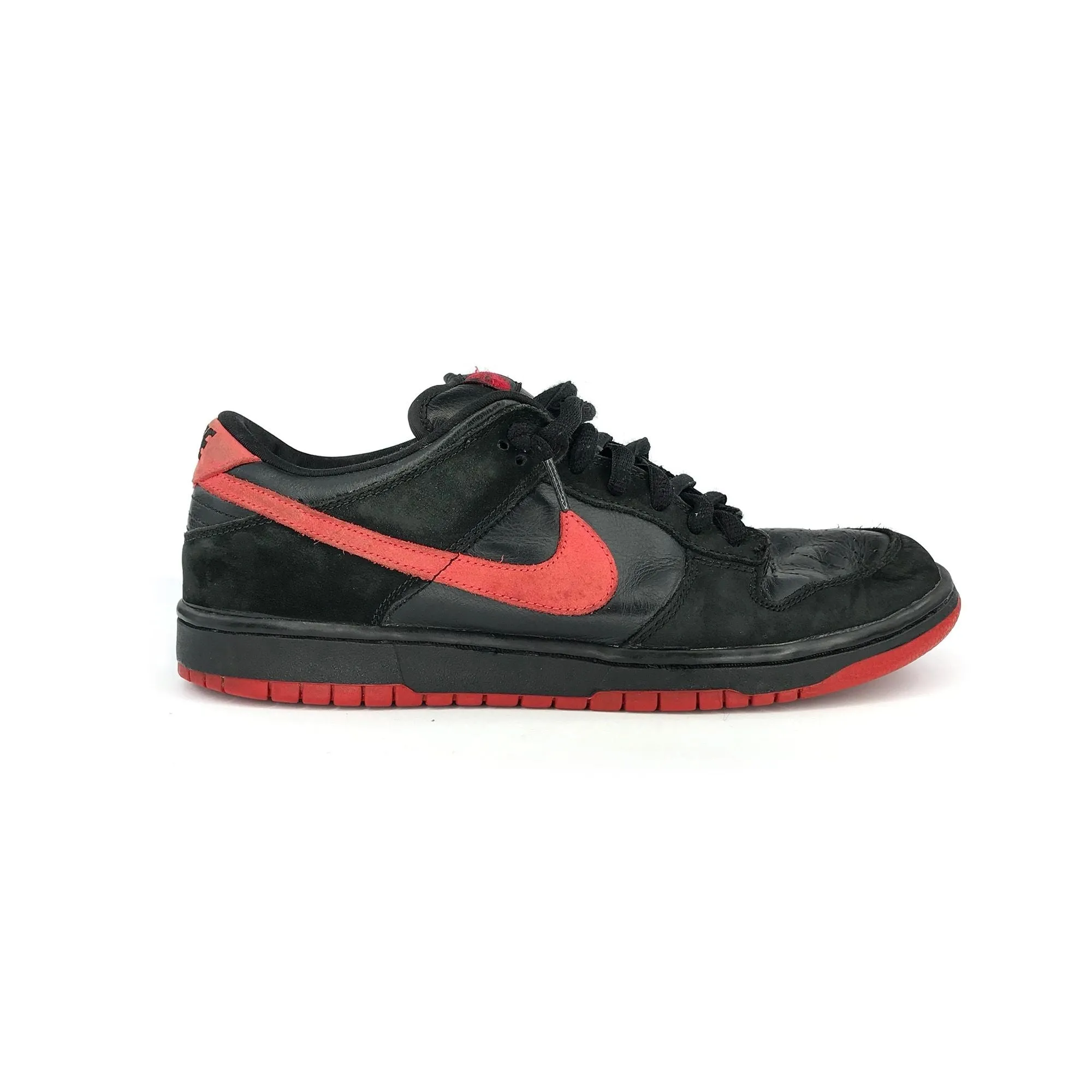 Seavees Sneakers Nike Dunk Low SB 2003 Black/True Red Vamps Size 10.5