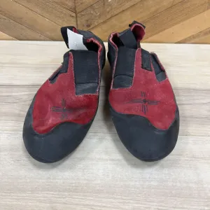 La Sportiva Skwama Climbing Shoe Stealth- c4 climbing shoe: Black Red -unisex-