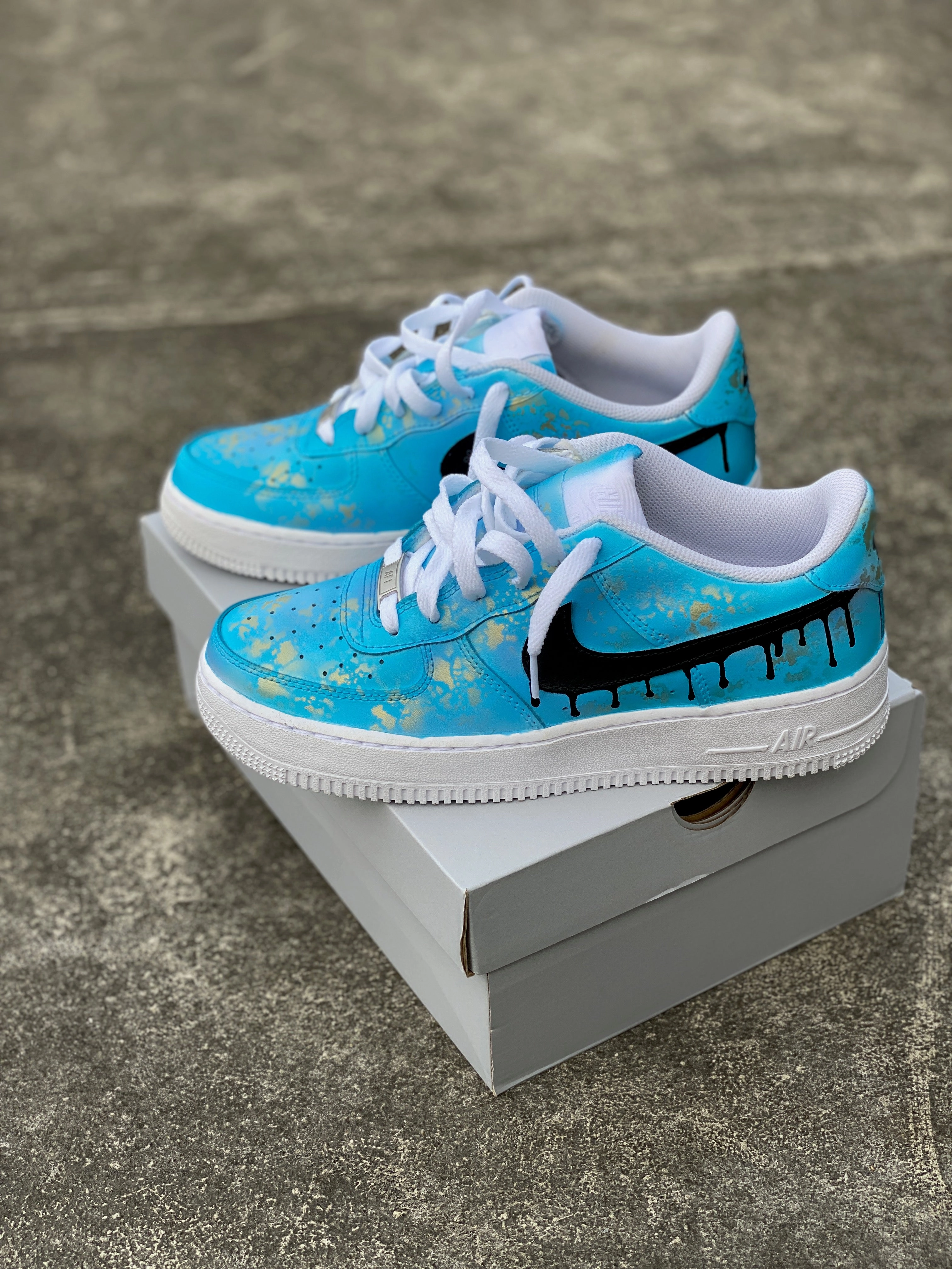 Custom Hand Painted Gold Speckled Blue Drip Nike Air Force 1 Nike Air Jordan Low Golf Shoes
