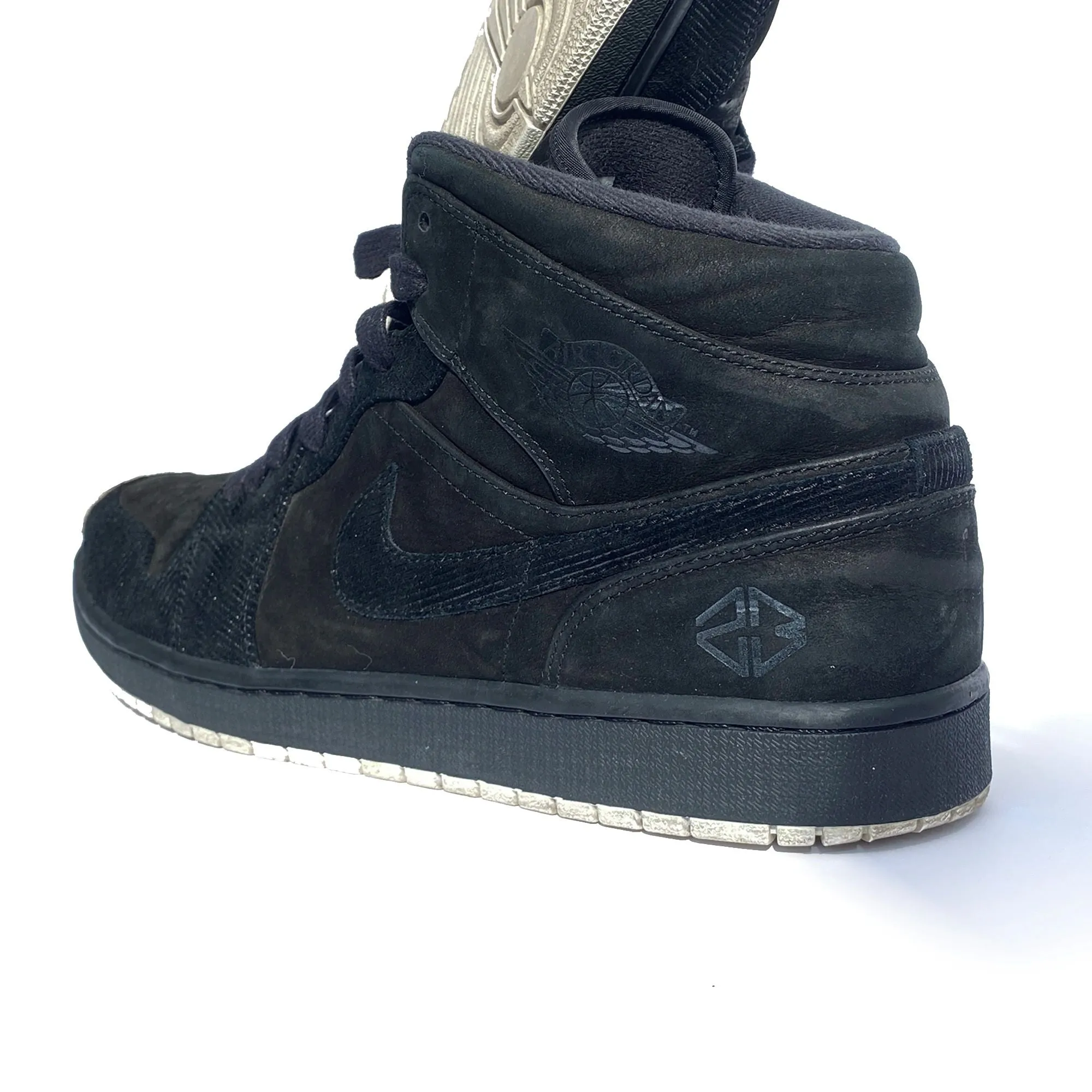 Nike Air Jordan 1 Retro Mid "Suit & Sneakers" Sneakers Nurse