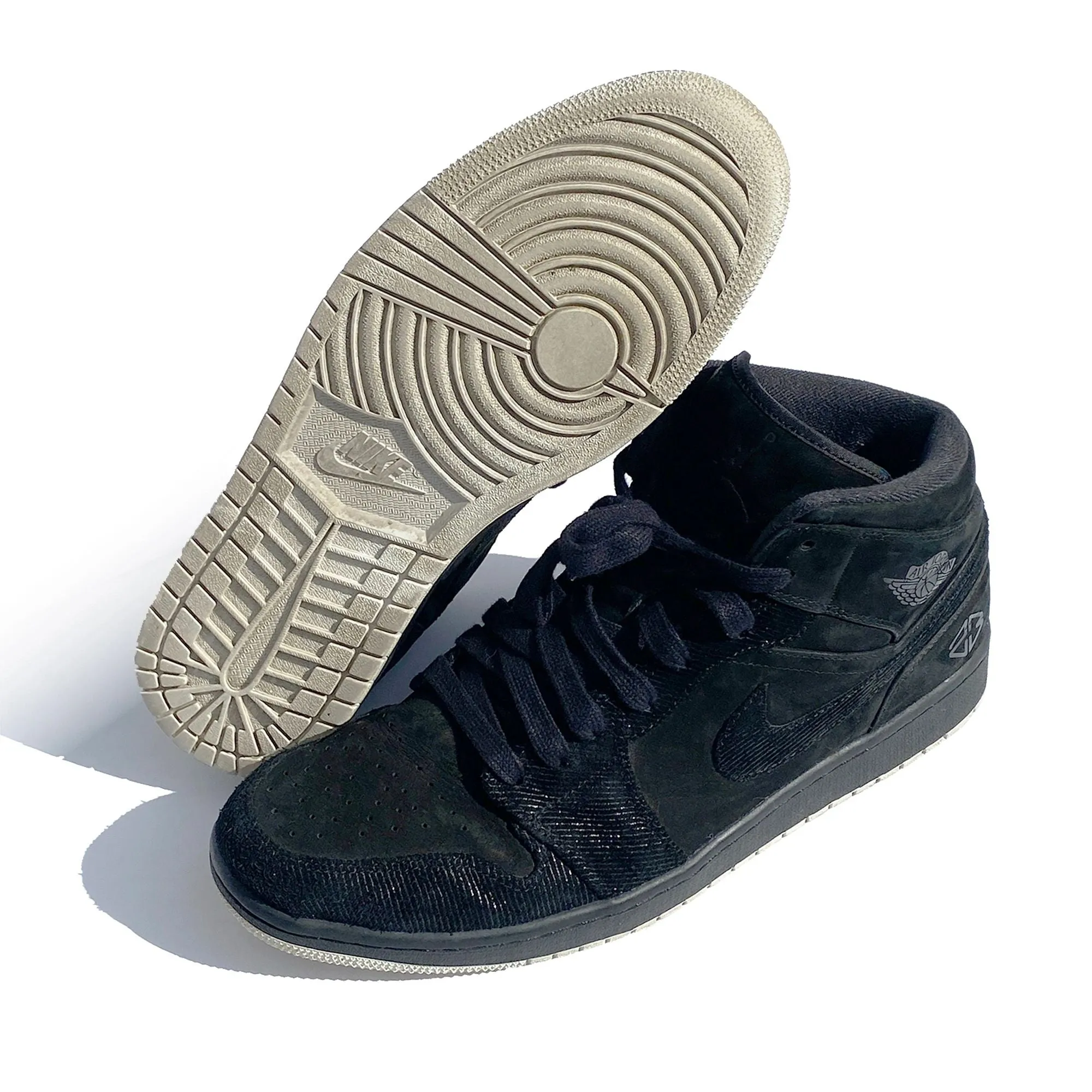 Sneakers Flower Mountain Nike Air Jordan 1 Retro Mid "Suit & Sneakers"