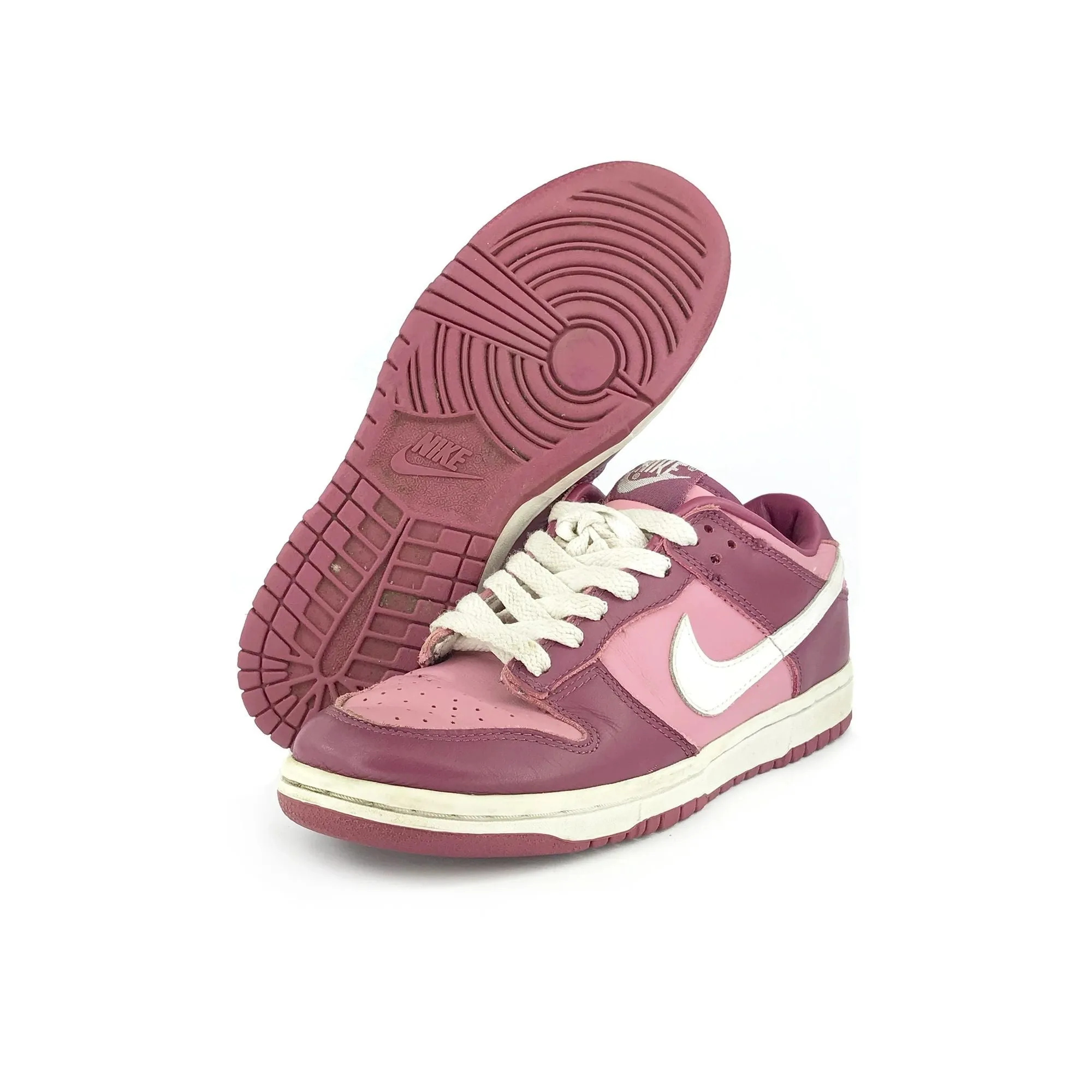 Sneakers Size 6.5 Nike Dunk Low Pro 2003 Valentines Day Pink Women's Size 7, Mens 5.5