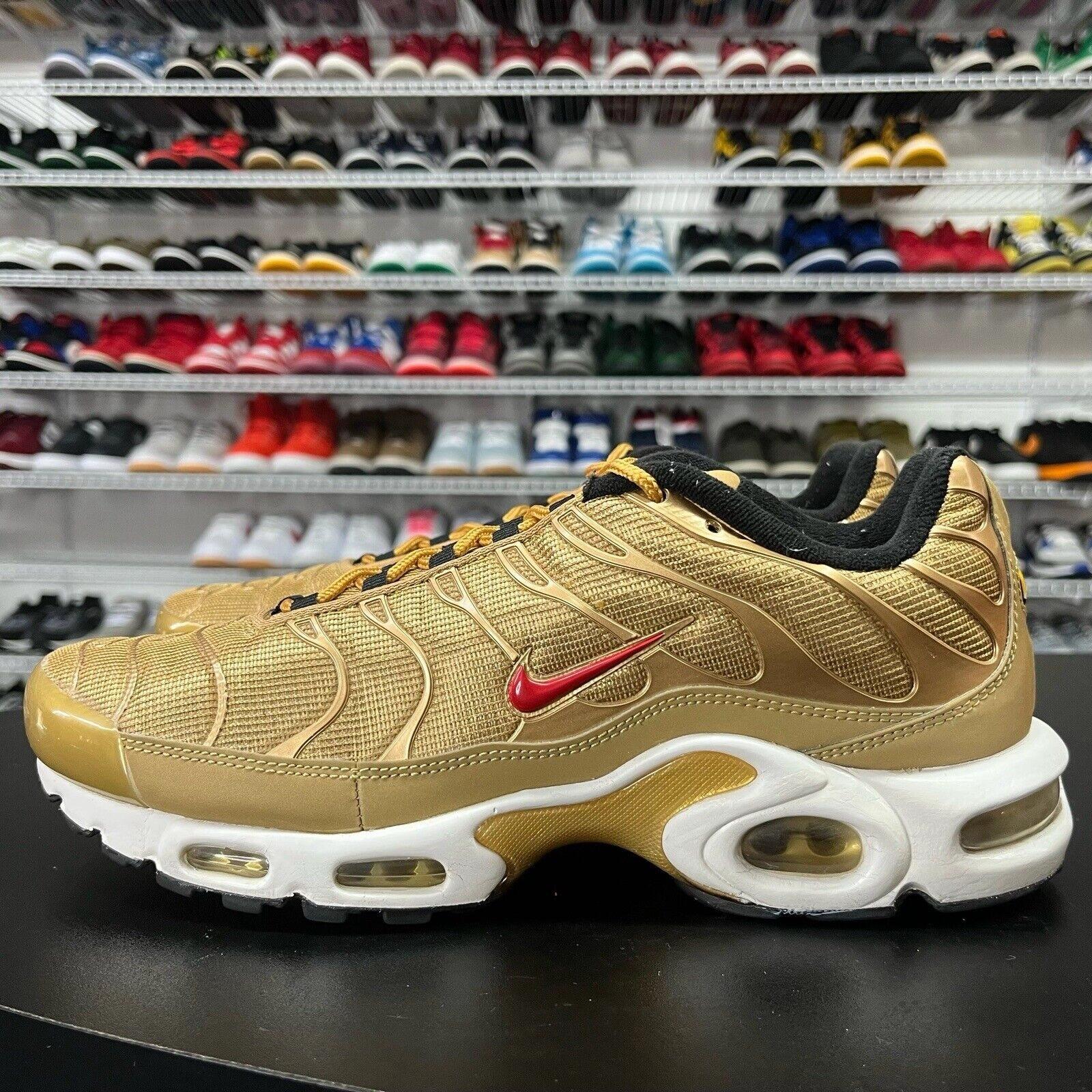 Nike Air Max Plus TN 1 Tuned Air Metallic Gold/Red 903827-700 Men's Size 10 Nike Shoes That Are Comfortable