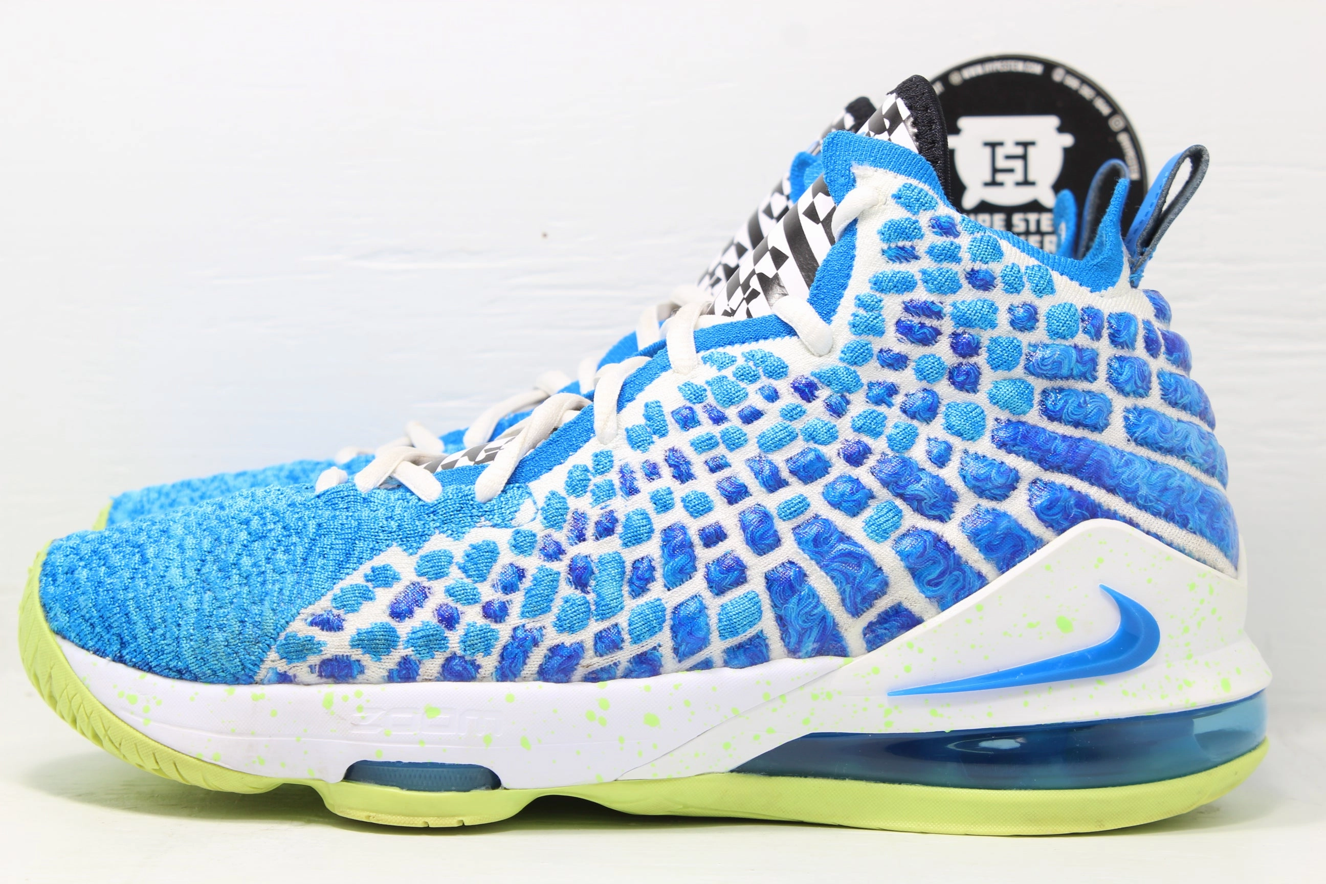 Shoes Sneakers Nike Nike LeBron 17 Sprite (GS)