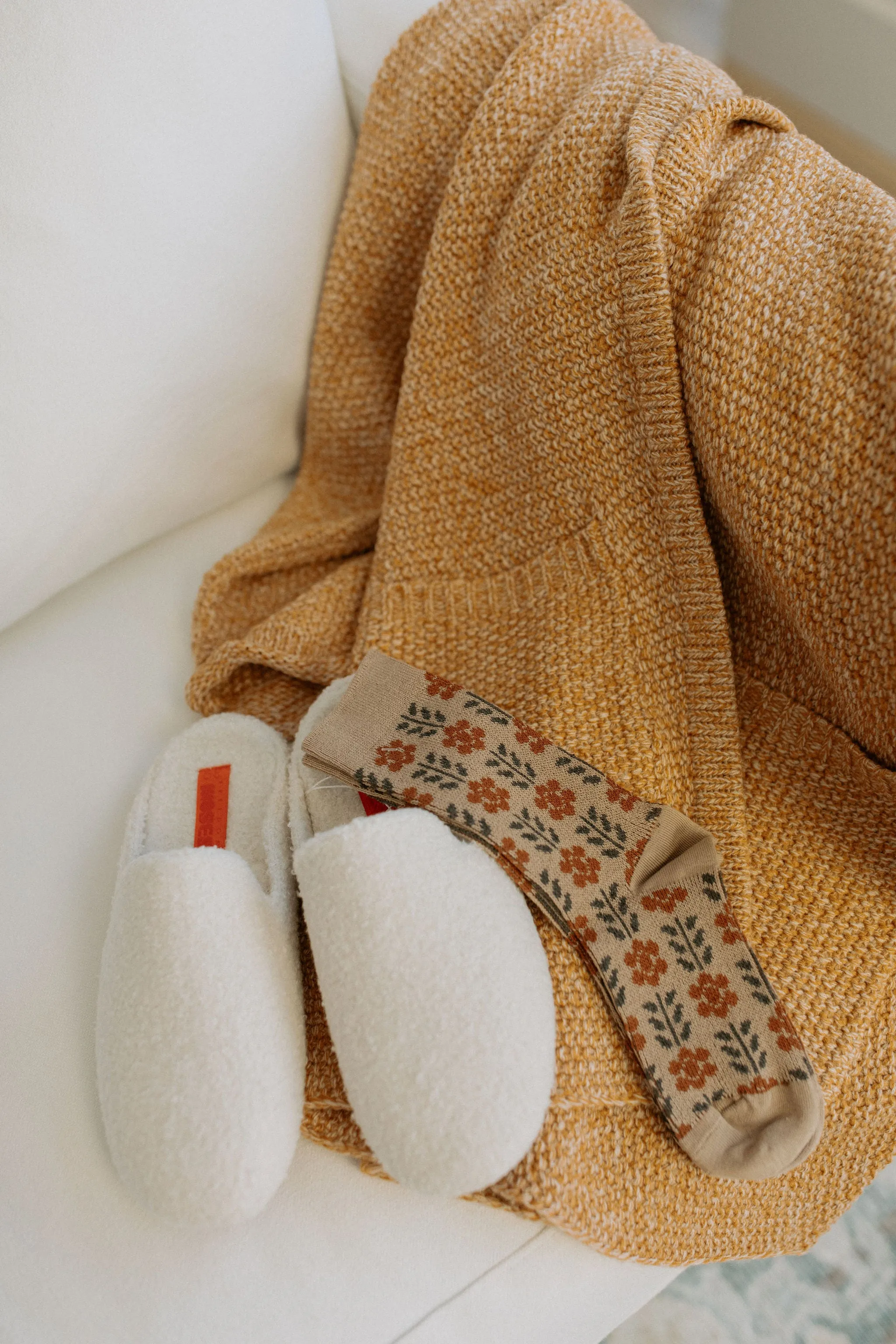 Flat Feet Running Shoe The Kush Indoor/Outdoor Sherpa Slides - Milk