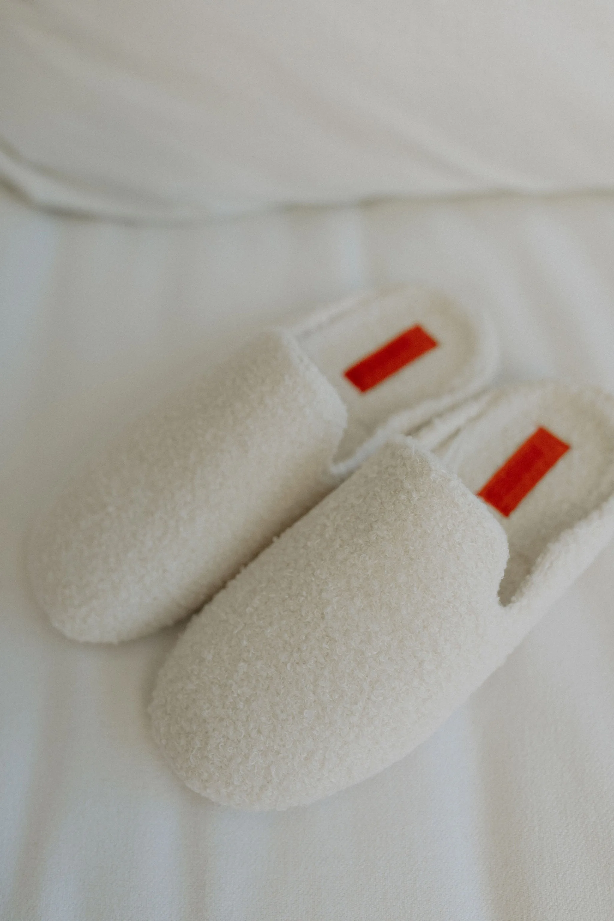 The Kush Indoor/Outdoor Sherpa Slides - Milk Fur Lined Flat Shoes