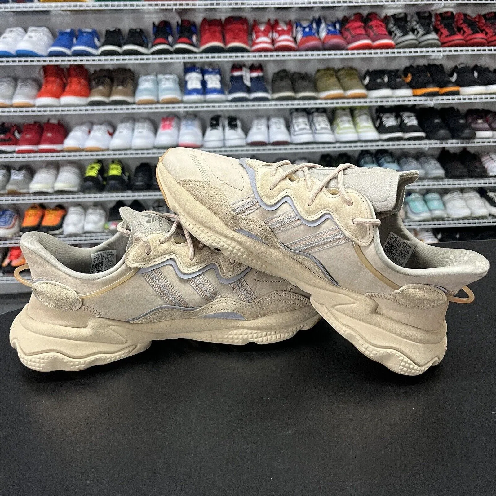 Adidas Originals Ozwego Low Top Beige Sneakers EE6462 Men's Size 9 Wide Walking Sneakers