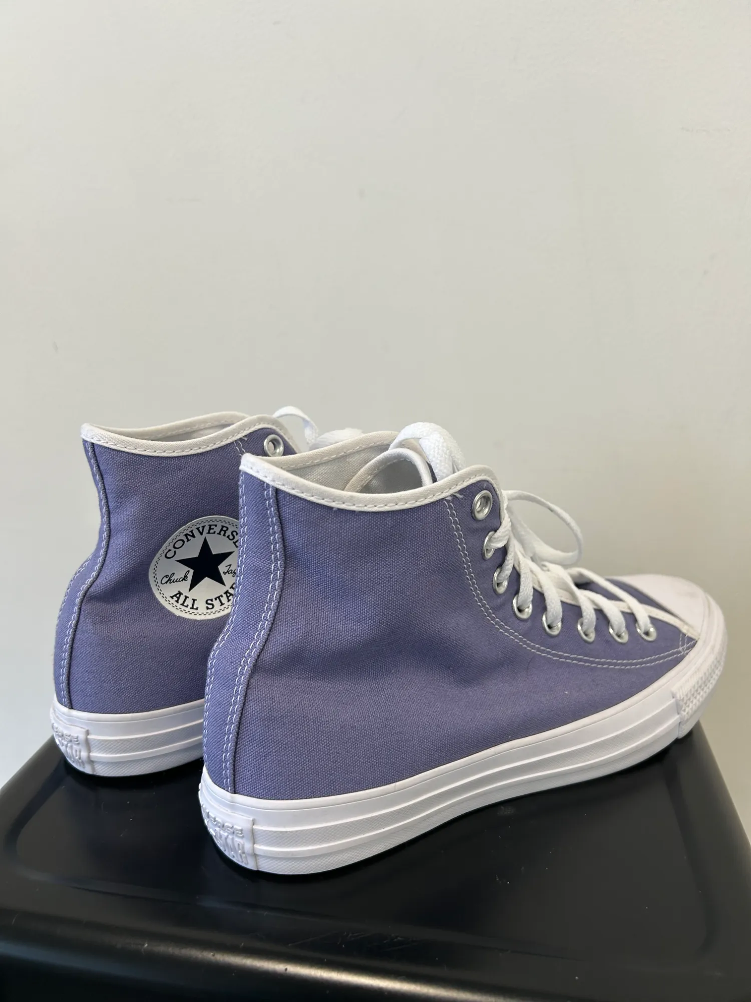 Converse Casual Shoes Womens 9.5 Casual Comfortable Walking Shoes