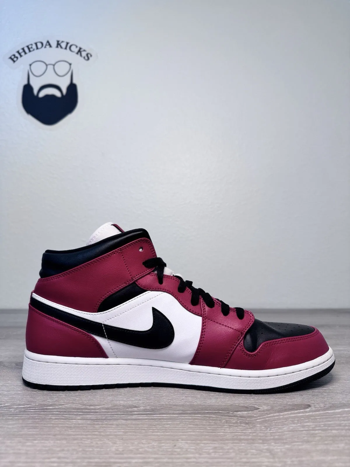 Size 15 - Jordan 1 Mid Chicago Red White Black Men 554724-069 Preowned Authentic High Top Basketball Sneakers