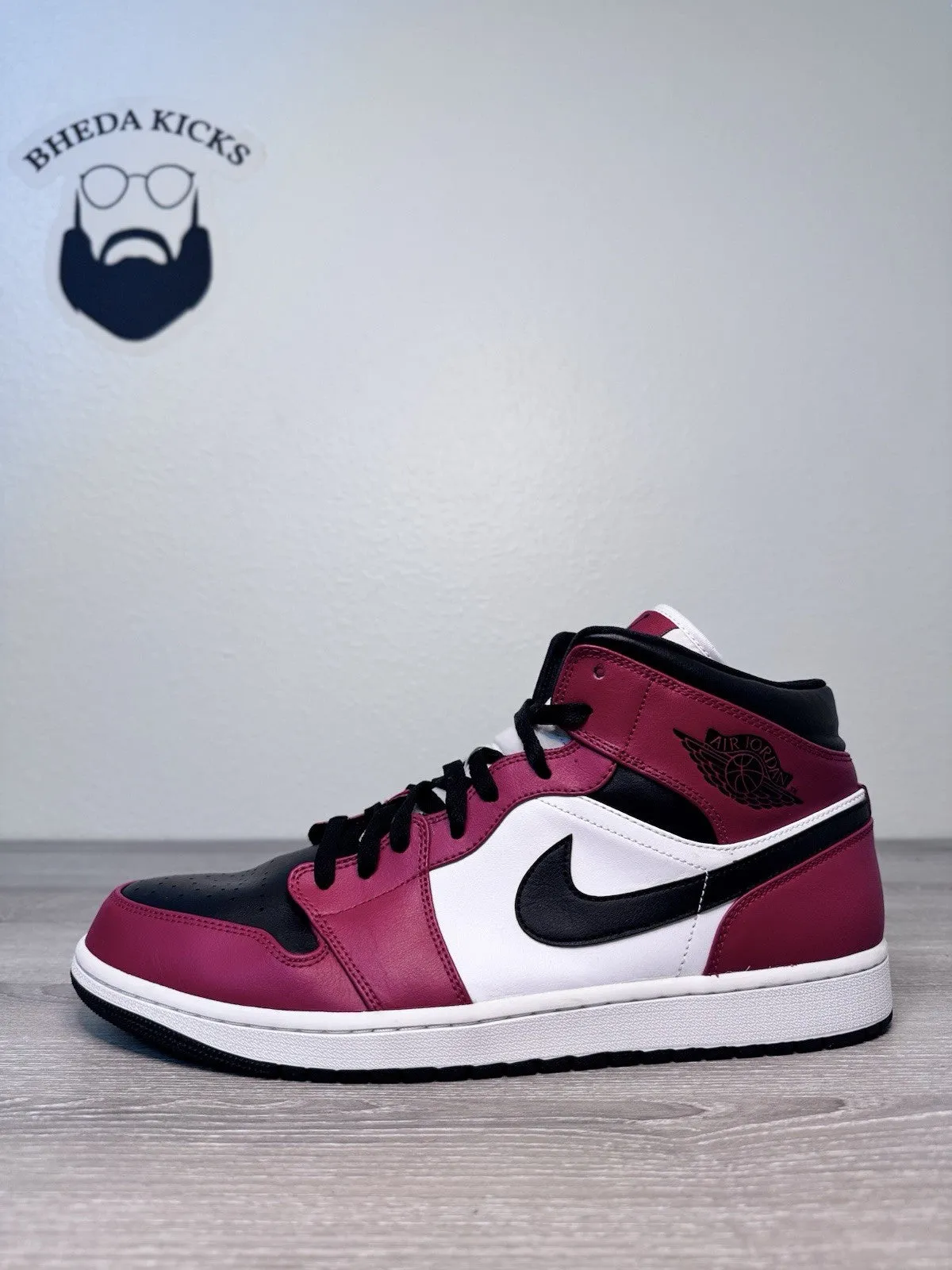 Size 15 - Jordan 1 Mid Chicago Red White Black Men 554724-069 Preowned Authentic Jeans Brown Sneakers