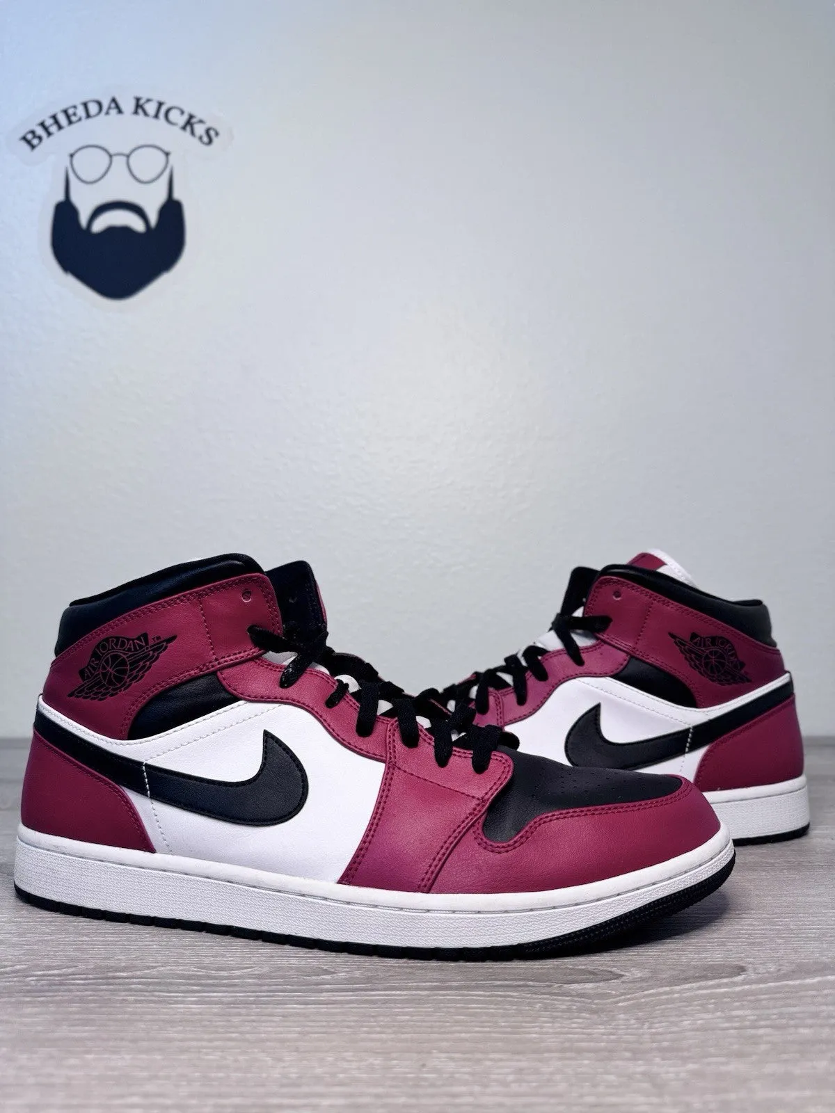 Size 15 - Jordan 1 Mid Chicago Red White Black Men 554724-069 Preowned Authentic Bride Sneakers