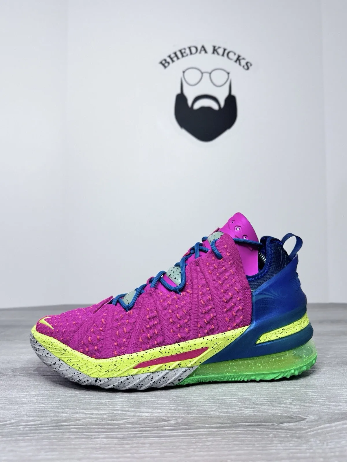 Size 9 - Nike Lebron DB8148-600 XVIII 18 LA Los Angeles by Night Men Preowned Wide Leg Jeans With Sneakers