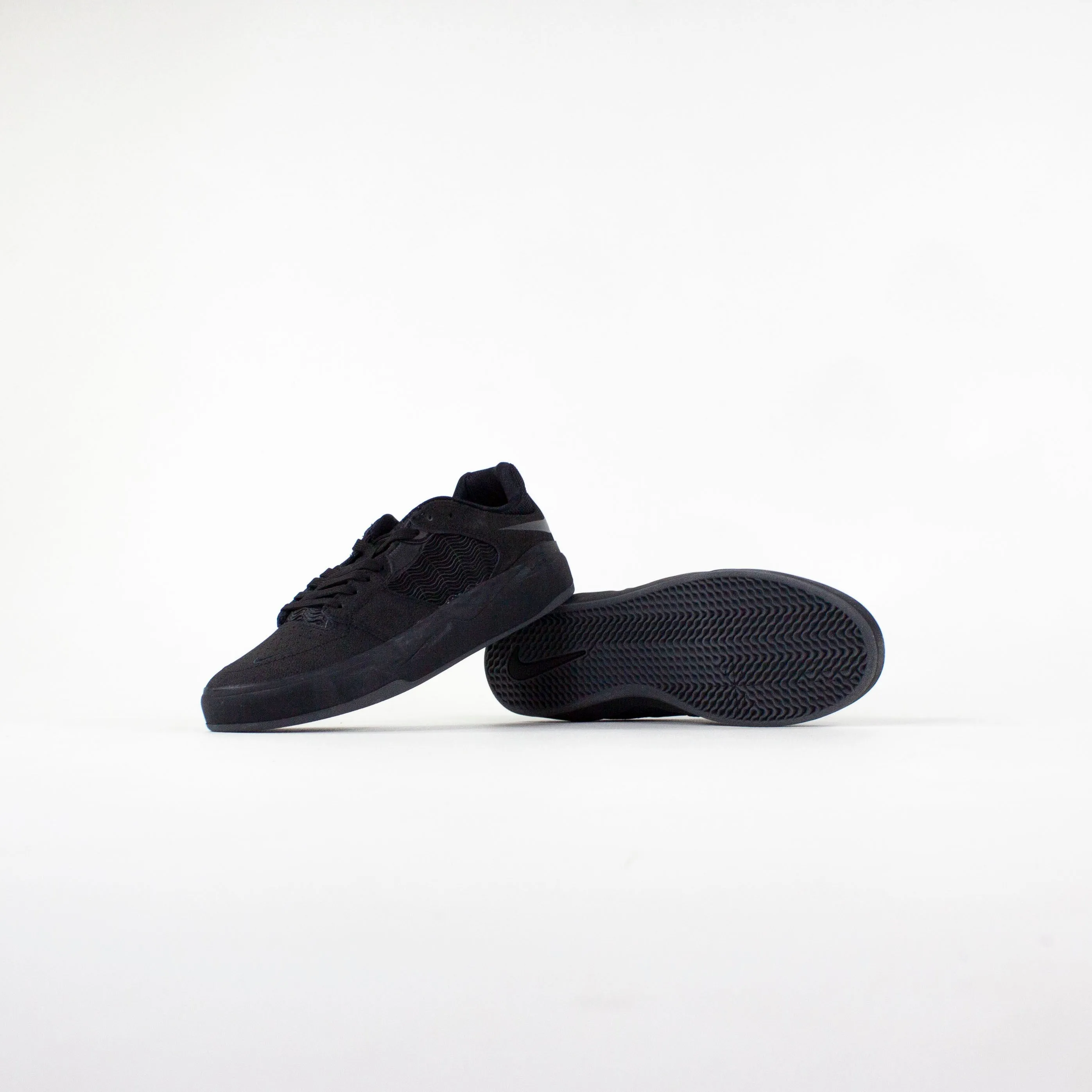 Nike SB Ishod Wair Premium Skate Shoes  Black / Black / Black / Black (001) Formal Skate