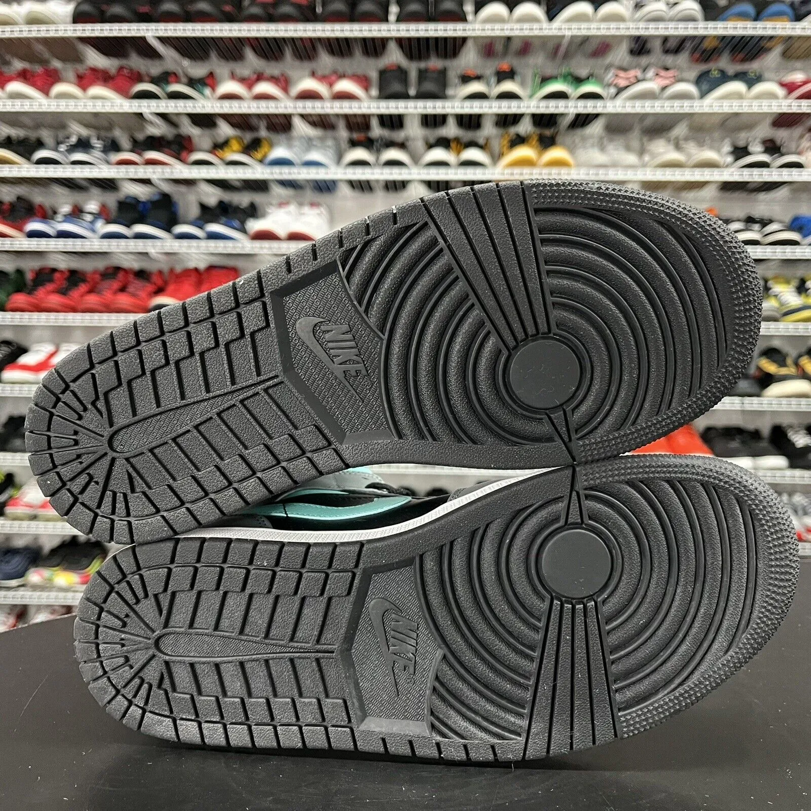 Nike Air Jordan 1 Mid Gray Aqua Sneaker Shoes 554724-063 Men's Size 9 Finger Sneakers