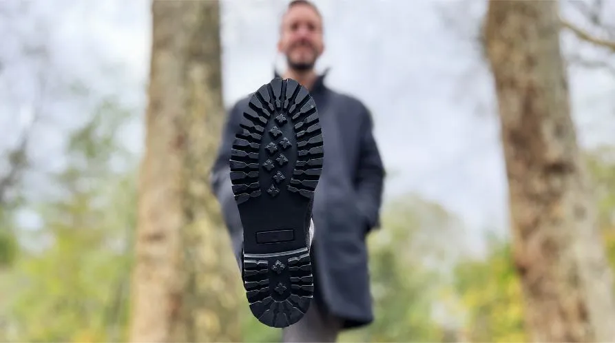 Spray For Shoes To Make Them Waterproof The Crossover Hemp Chelsea for Men in Full Black