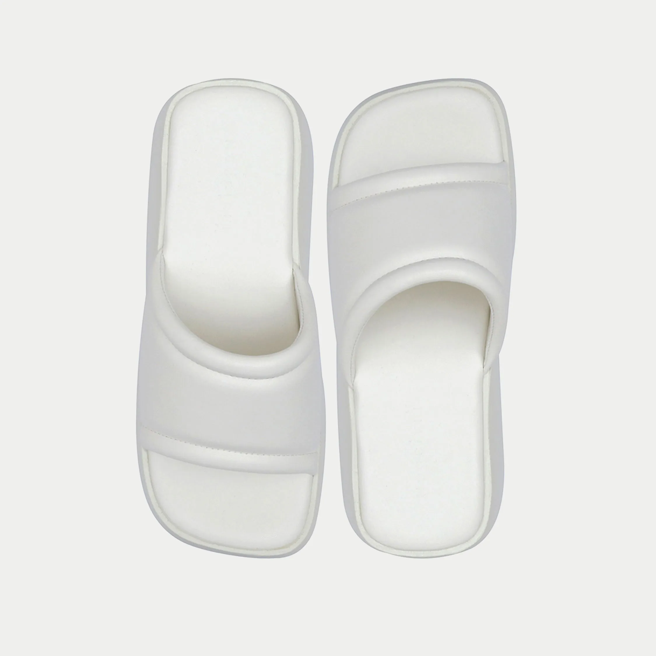 MW1930-WHITE Slippers Snoopy