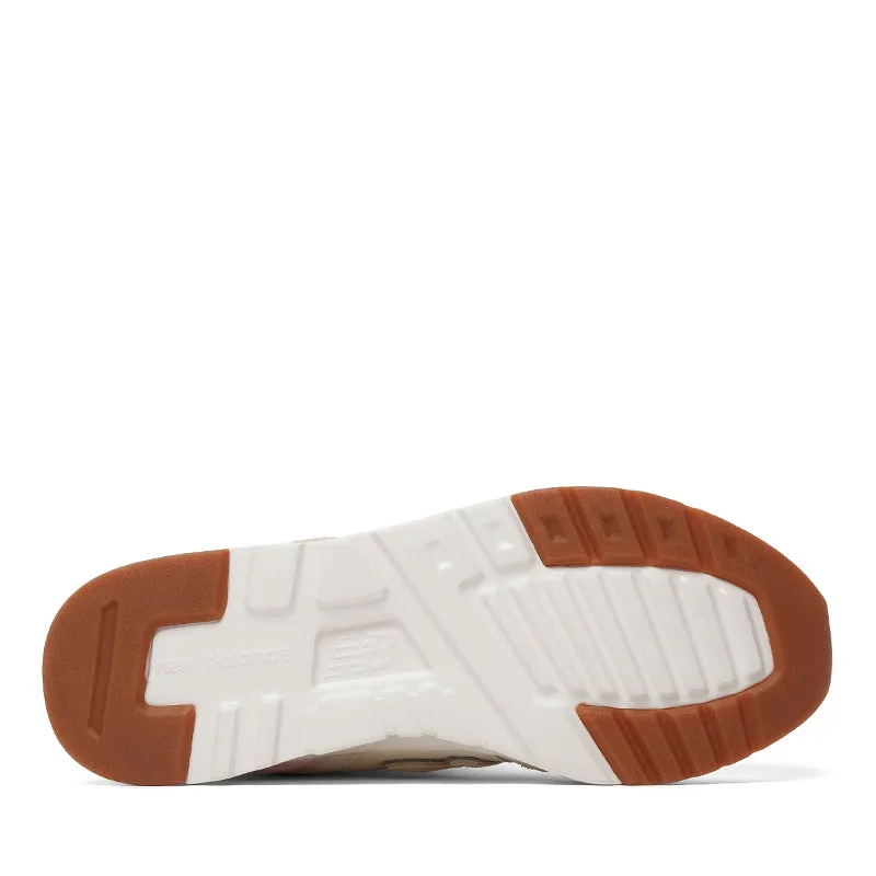 997 W Skirt With Sneakers