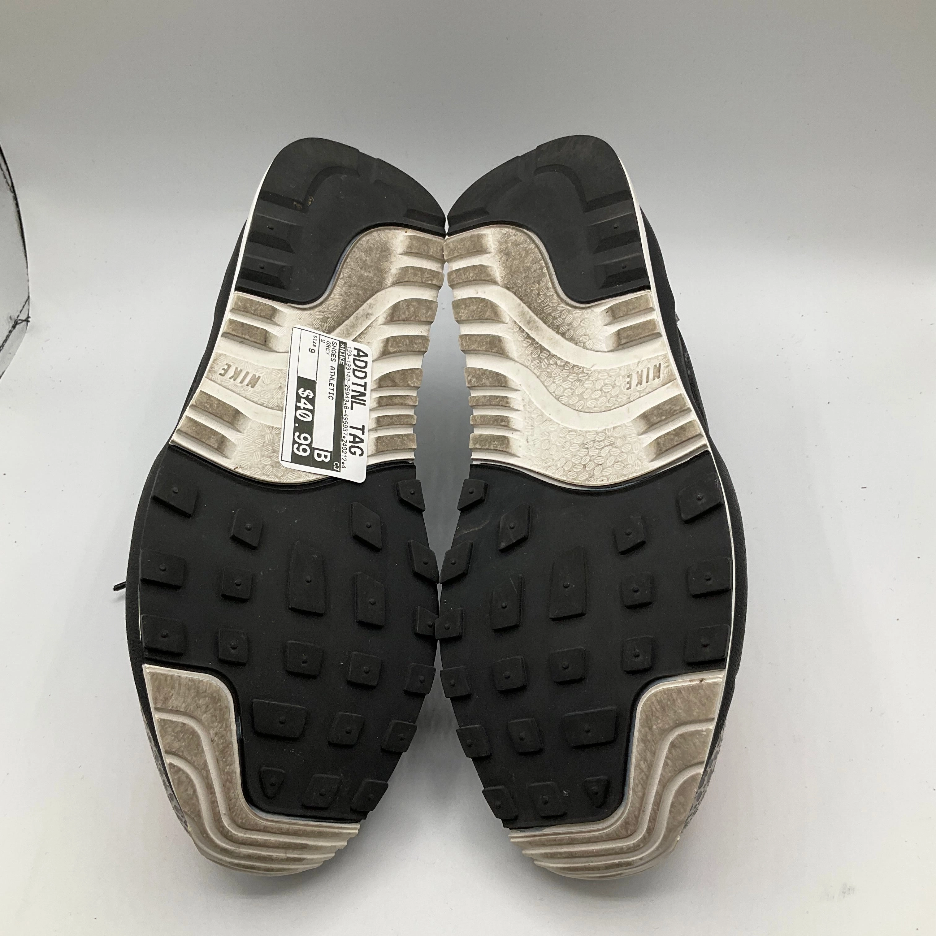 Shoes Athletic By Nike  Size: 9 Changing Nike Shoes