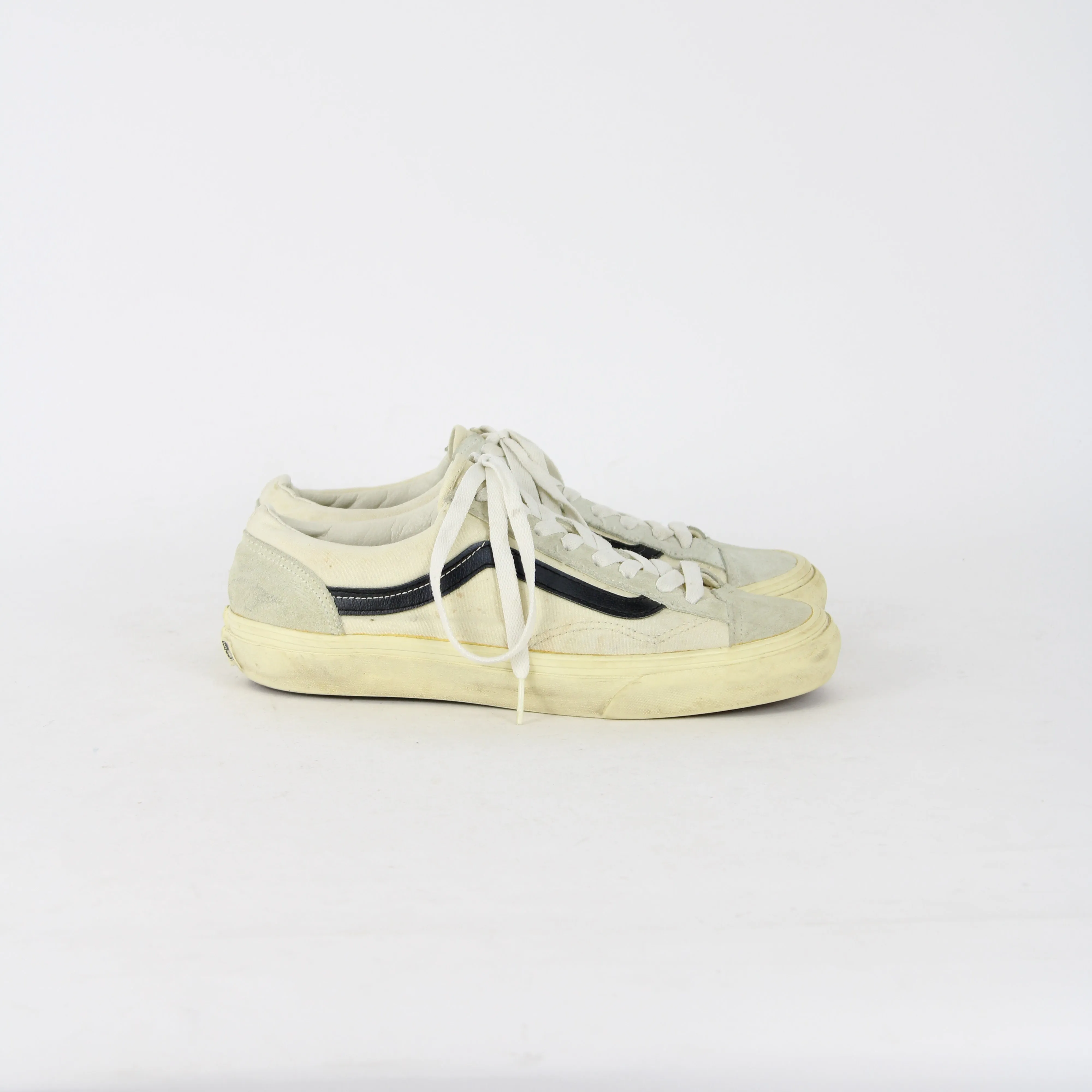 Gallaz Skate Shoes Vans White Low Top Sneakers
