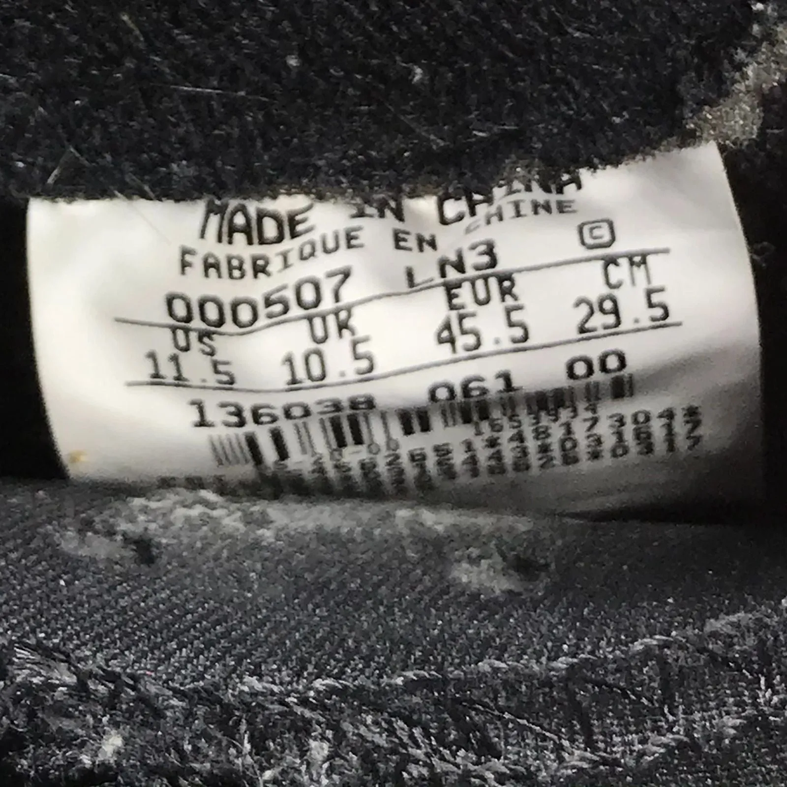 Distressed Sneakers Nike Air Jordan 6 VI Retro 2000 Black Infrared "NIKE AIR"