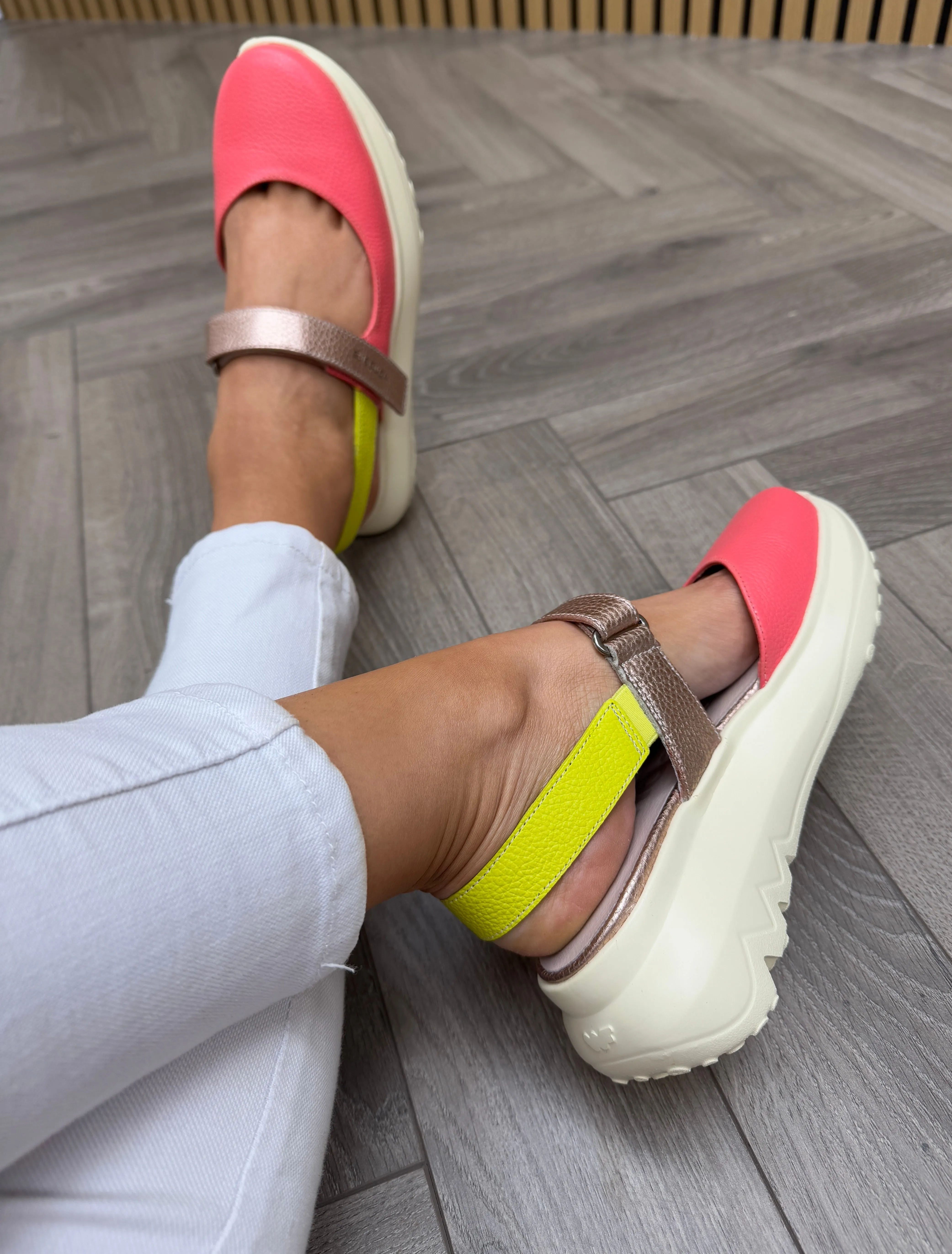 Wonders (SS25) Comfort Shoe With Velcro Strap A-4004 - Wild Coral/Wild Cyber (W32) Skull Loafers