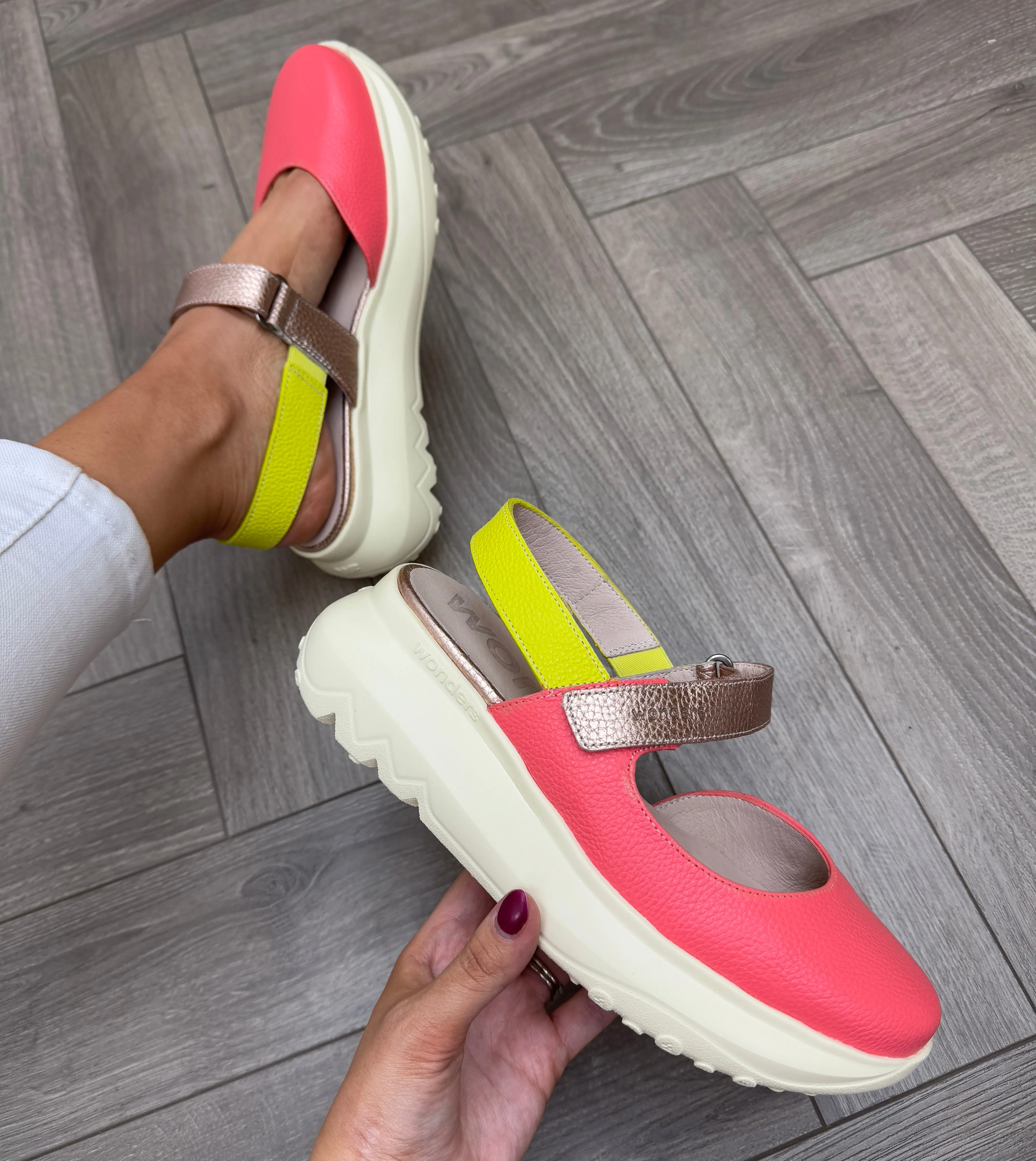 Pointy Toe Loafers Wonders (SS25) Comfort Shoe With Velcro Strap A-4004 - Wild Coral/Wild Cyber (W32)